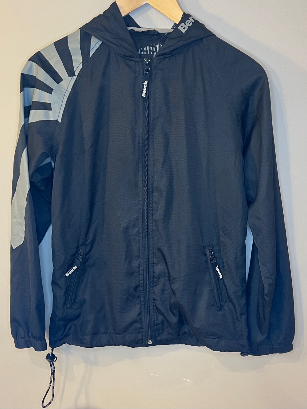 Bench Windbreaker Jacket Women’s Small Black Hooded Full Zip Lightweight - Picture 2 of 8